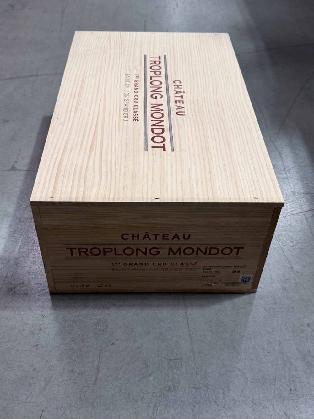 1 Random Wooden Wine Box Crate. 12 Bottle. BOX ONLY. Collectible